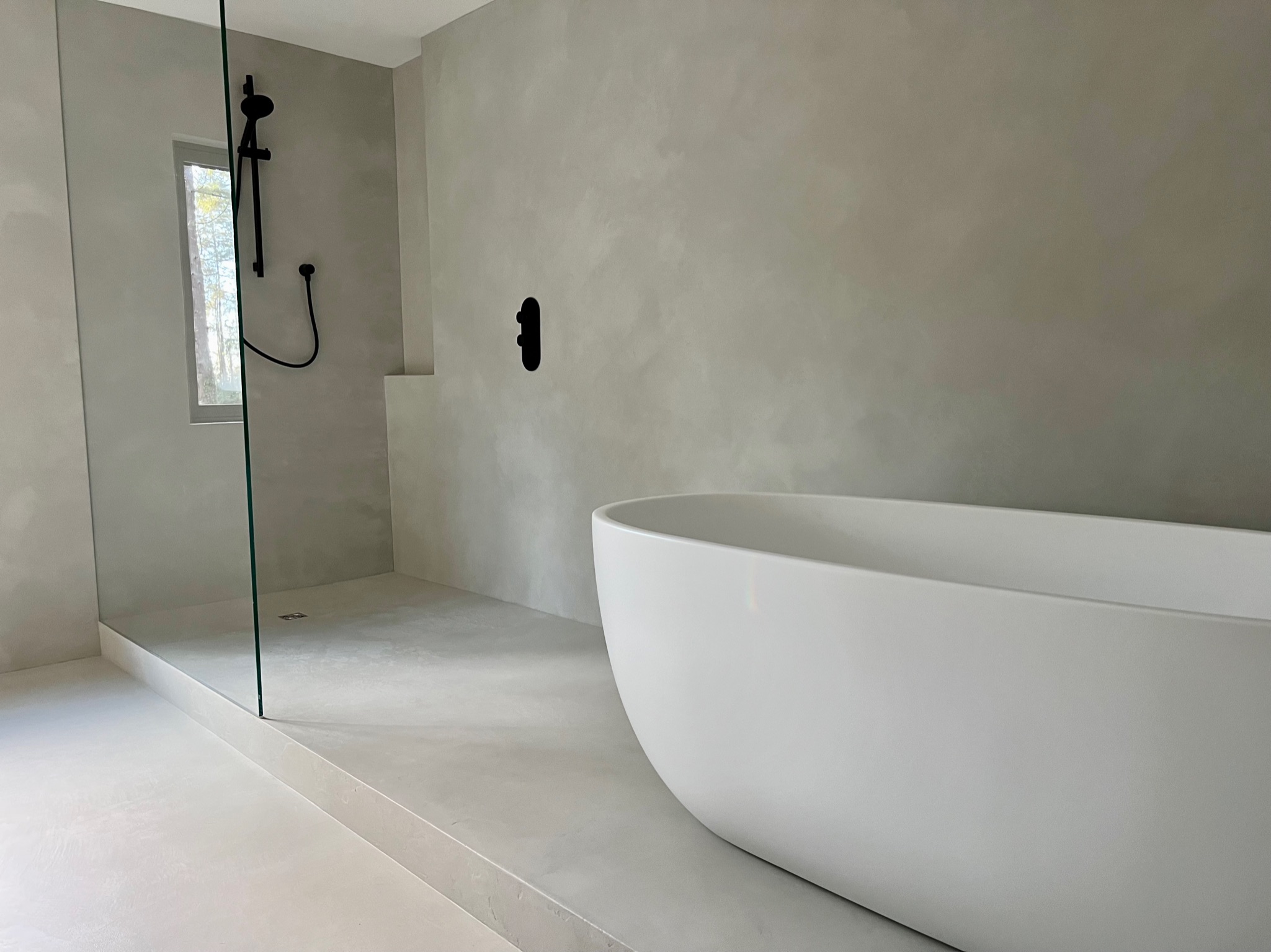 Contemporary Microcement Bathroom